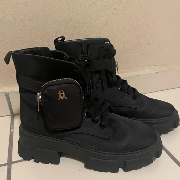 Shoes - Steve Madden boots
